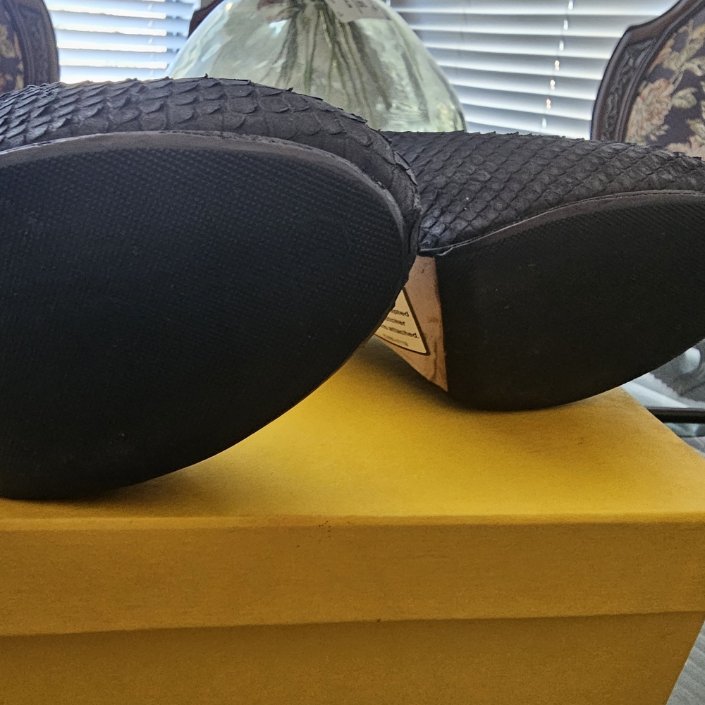 Fendi Black Textured Women's Heels - Picture 9 of 12